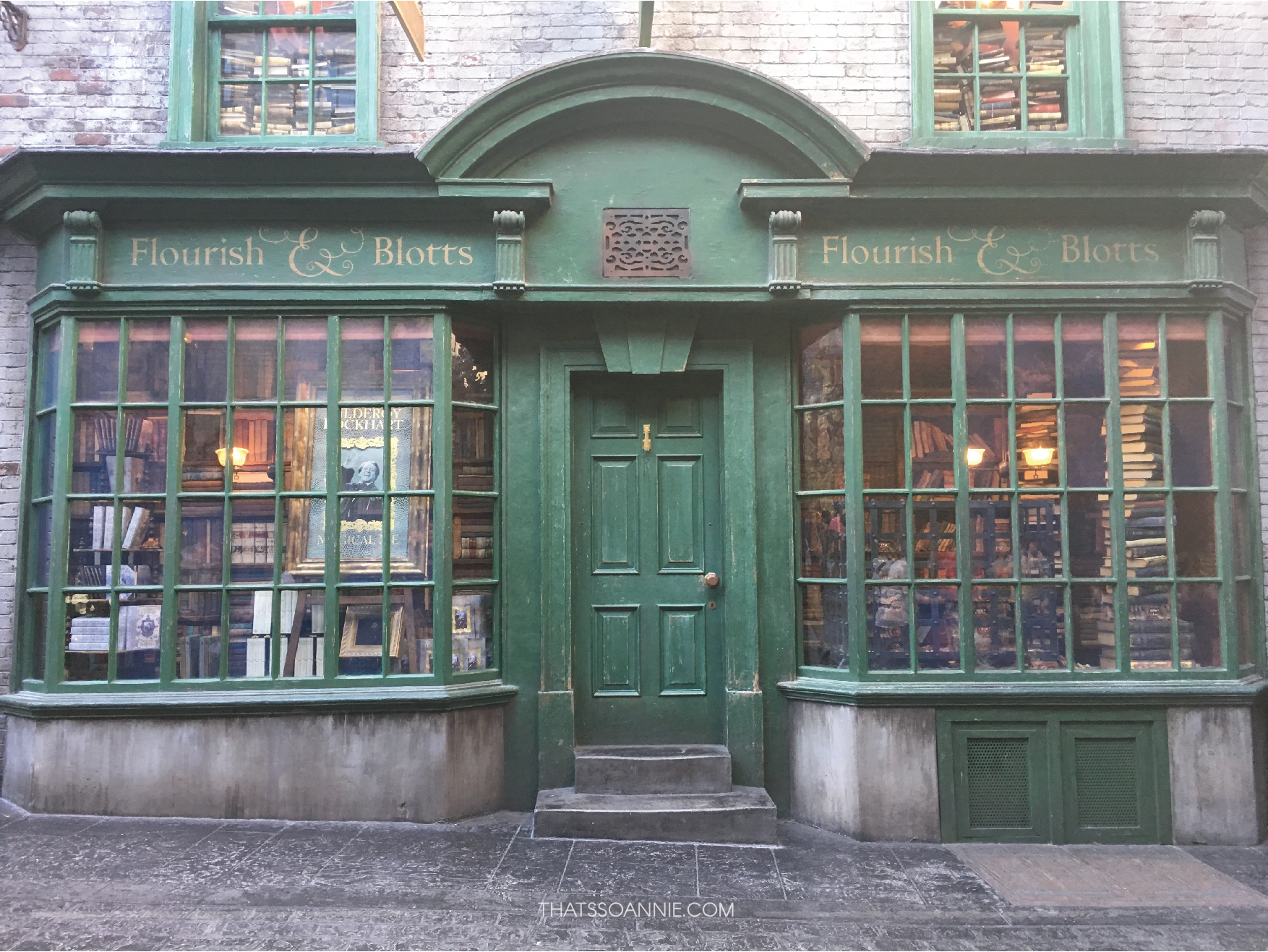 Flourish & Blotts, Diagon Alley, The Wizarding World of Harry Potter